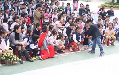 Ảo thuật gia tài năng đã tạo sự bất ngờ và phấn khích cho rất nhiều khán giả theo dõi màn biến hóa tài tình của mình