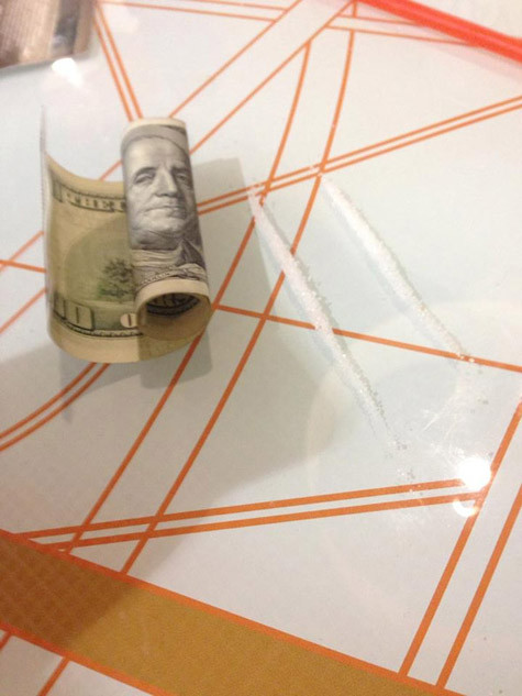 Hình ảnh dàn dựng chơi ma túy giả của Bùi Anh Tuấn. Hình ảnh dàn dựng chơi ma túy giả của Bùi Anh Tuấn.