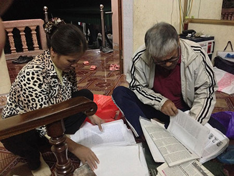 Suốt 5 năm trời, cha tử tù Chưởng đã gửi cả hàng ngàn lá đơn kêu oan, đơn xác nhận của các nhân chứng Chưởng vô tội đến các cơ quan chức năng. Suốt 5 năm trời, cha tử tù Chưởng đã gửi cả hàng ngàn lá đơn kêu oan, đơn xác nhận của các nhân chứng Chưởng vô tội đến các cơ quan chức năng.