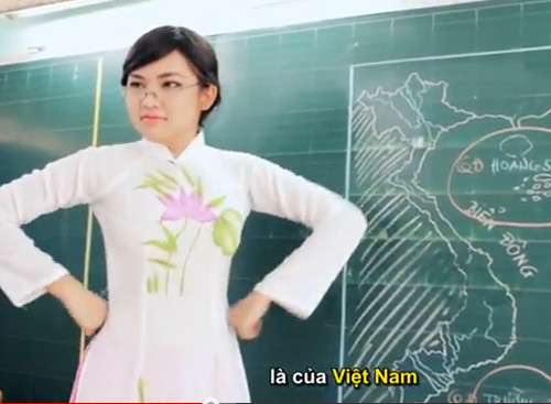 Dạy và học Văn vốn là câu chuyện muôn thuở. Tuy nhiên, khi học sinh ngày càng tiếp cận với công nghệ, với các phương pháp học trên thế giới thì thầy cô cũng cần đổi mới một cách hợp lý để bài giảng thú vị hơn. Ảnh minh họa - Hình về tuổi học trò nghịch ngợm của clip Kính vạn bông. Dạy và học Văn vốn là câu chuyện muôn thuở. Tuy nhiên, khi học sinh ngày càng tiếp cận với công nghệ, với các phương pháp học trên thế giới thì thầy cô cũng cần đổi mới một cách hợp lý để bài giảng thú vị hơn. Ảnh minh họa - Hình về tuổi học trò nghịch ngợm của clip Kính vạn bông.