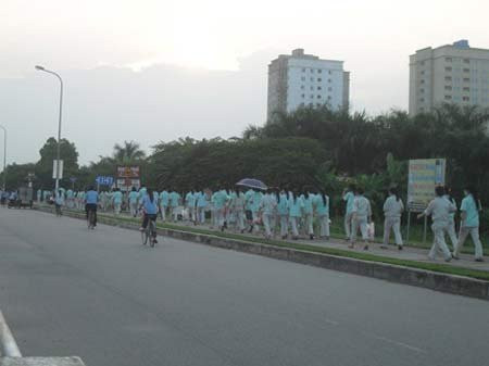 Hơn một năm nay, Hương chỉ biết có con đường từ KCN về nhà trọ.