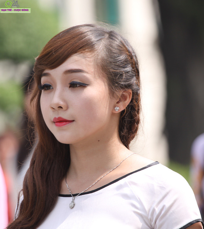 >>Những nữ sinh diện áo dài đẹp hơn vẻ xuân thì của Mai Phương Thúy (P25) >>Midu đẹp tinh khôi giữa phố Sài Gòn >>Nữ sinh HV Báo chí và Tuyên truyền khoe nét thanh tân, quyến rũ >>Những nữ sinh diện áo dài đẹp hơn vẻ xuân thì của Mai Phương Thúy (P25) >>Midu đẹp tinh khôi giữa phố Sài Gòn >>Nữ sinh HV Báo chí và Tuyên truyền khoe nét thanh tân, quyến rũ
