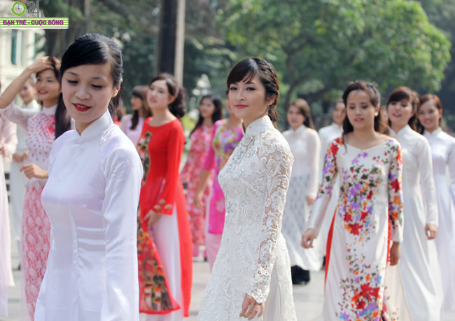 >>Những nữ sinh diện áo dài đẹp hơn vẻ xuân thì của Mai Phương Thúy (P25) >>Midu đẹp tinh khôi giữa phố Sài Gòn >>Nữ sinh HV Báo chí và Tuyên truyền khoe nét thanh tân, quyến rũ >>Những nữ sinh diện áo dài đẹp hơn vẻ xuân thì của Mai Phương Thúy (P25) >>Midu đẹp tinh khôi giữa phố Sài Gòn >>Nữ sinh HV Báo chí và Tuyên truyền khoe nét thanh tân, quyến rũ