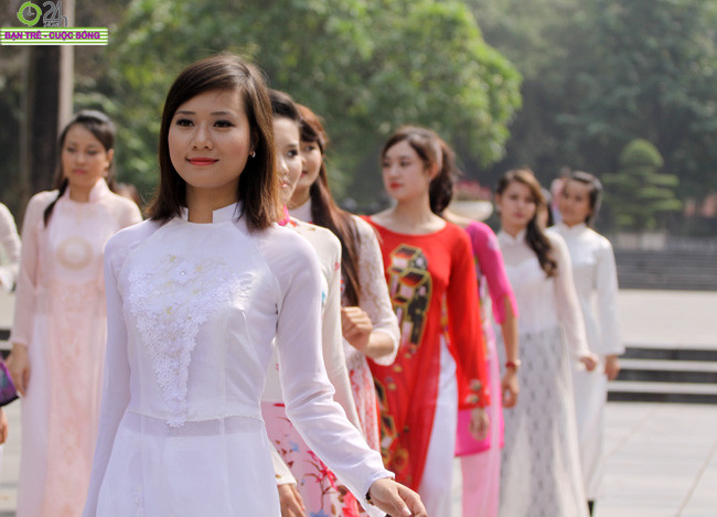 >>Những nữ sinh diện áo dài đẹp hơn vẻ xuân thì của Mai Phương Thúy (P25) >>Midu đẹp tinh khôi giữa phố Sài Gòn >>Nữ sinh HV Báo chí và Tuyên truyền khoe nét thanh tân, quyến rũ >>Những nữ sinh diện áo dài đẹp hơn vẻ xuân thì của Mai Phương Thúy (P25) >>Midu đẹp tinh khôi giữa phố Sài Gòn >>Nữ sinh HV Báo chí và Tuyên truyền khoe nét thanh tân, quyến rũ