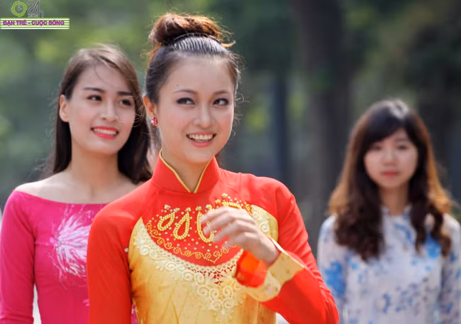 >>Những nữ sinh diện áo dài đẹp hơn vẻ xuân thì của Mai Phương Thúy (P25) >>Midu đẹp tinh khôi giữa phố Sài Gòn >>Nữ sinh HV Báo chí và Tuyên truyền khoe nét thanh tân, quyến rũ