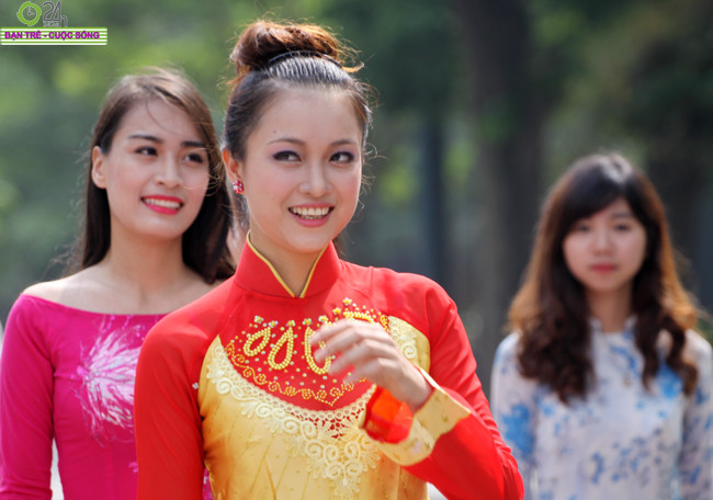>>Những nữ sinh diện áo dài đẹp hơn vẻ xuân thì của Mai Phương Thúy (P25) >>Midu đẹp tinh khôi giữa phố Sài Gòn >>Nữ sinh HV Báo chí và Tuyên truyền khoe nét thanh tân, quyến rũ >>Những nữ sinh diện áo dài đẹp hơn vẻ xuân thì của Mai Phương Thúy (P25) >>Midu đẹp tinh khôi giữa phố Sài Gòn >>Nữ sinh HV Báo chí và Tuyên truyền khoe nét thanh tân, quyến rũ