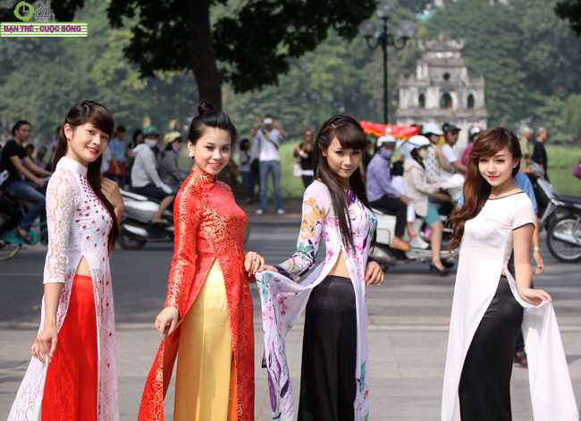 >>Những nữ sinh diện áo dài đẹp hơn vẻ xuân thì của Mai Phương Thúy (P25) >>Midu đẹp tinh khôi giữa phố Sài Gòn >>Nữ sinh HV Báo chí và Tuyên truyền khoe nét thanh tân, quyến rũ >>Những nữ sinh diện áo dài đẹp hơn vẻ xuân thì của Mai Phương Thúy (P25) >>Midu đẹp tinh khôi giữa phố Sài Gòn >>Nữ sinh HV Báo chí và Tuyên truyền khoe nét thanh tân, quyến rũ