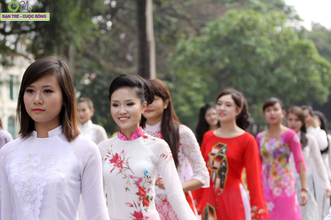 >>Những nữ sinh diện áo dài đẹp hơn vẻ xuân thì của Mai Phương Thúy (P25) >>Midu đẹp tinh khôi giữa phố Sài Gòn >>Nữ sinh HV Báo chí và Tuyên truyền khoe nét thanh tân, quyến rũ >>Những nữ sinh diện áo dài đẹp hơn vẻ xuân thì của Mai Phương Thúy (P25) >>Midu đẹp tinh khôi giữa phố Sài Gòn >>Nữ sinh HV Báo chí và Tuyên truyền khoe nét thanh tân, quyến rũ