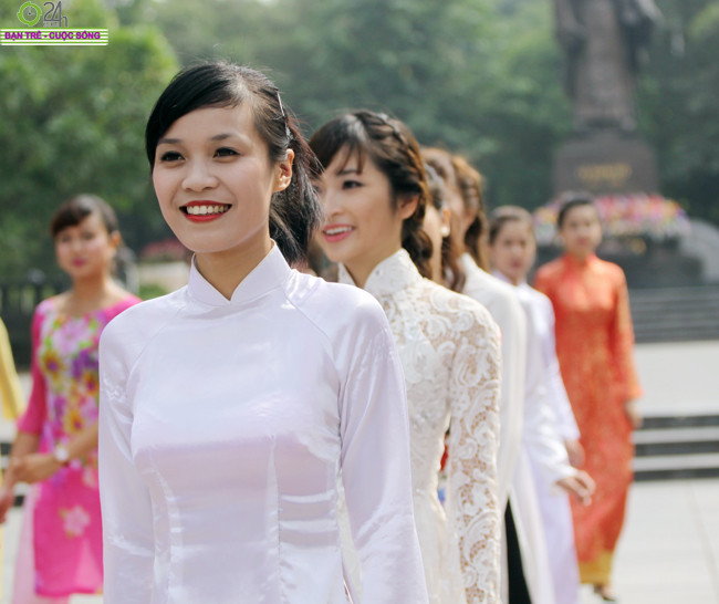 >>Những nữ sinh diện áo dài đẹp hơn vẻ xuân thì của Mai Phương Thúy (P25) >>Midu đẹp tinh khôi giữa phố Sài Gòn >>Nữ sinh HV Báo chí và Tuyên truyền khoe nét thanh tân, quyến rũ >>Những nữ sinh diện áo dài đẹp hơn vẻ xuân thì của Mai Phương Thúy (P25) >>Midu đẹp tinh khôi giữa phố Sài Gòn >>Nữ sinh HV Báo chí và Tuyên truyền khoe nét thanh tân, quyến rũ
