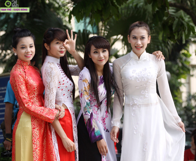 >>Những nữ sinh diện áo dài đẹp hơn vẻ xuân thì của Mai Phương Thúy (P25) >>Midu đẹp tinh khôi giữa phố Sài Gòn >>Nữ sinh HV Báo chí và Tuyên truyền khoe nét thanh tân, quyến rũ >>Những nữ sinh diện áo dài đẹp hơn vẻ xuân thì của Mai Phương Thúy (P25) >>Midu đẹp tinh khôi giữa phố Sài Gòn >>Nữ sinh HV Báo chí và Tuyên truyền khoe nét thanh tân, quyến rũ