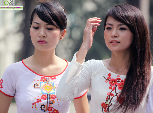 >>Những nữ sinh diện áo dài đẹp hơn vẻ xuân thì của Mai Phương Thúy (P25) >>Midu đẹp tinh khôi giữa phố Sài Gòn >>Nữ sinh HV Báo chí và Tuyên truyền khoe nét thanh tân, quyến rũ >>Những nữ sinh diện áo dài đẹp hơn vẻ xuân thì của Mai Phương Thúy (P25) >>Midu đẹp tinh khôi giữa phố Sài Gòn >>Nữ sinh HV Báo chí và Tuyên truyền khoe nét thanh tân, quyến rũ