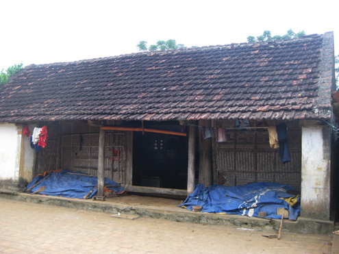 Gia đình Lành là một trong những hộ nghèo nhất xóm. Gia đình Lành là một trong những hộ nghèo nhất xóm.