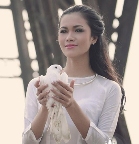 Trần Diệu Linh Những nữ sinh diện áo dài đẹp hơn cả Hoa hậu Mai Phương Thúy (P29) Những nữ sinh diện áo dài đẹp hơn cả Hoa hậu Mai Phương Thúy (P28) Chùm ảnh: Nữ sinh ĐH Phương Đông khoe sắc cùng biển xanh Chùm ảnh: Nữ sinh ĐH Phương Đông thướt tha áo dài Nữ sinh ĐH Kinh doanh công nghệ dịu dàng bên hoa Ban