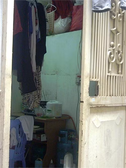 Cận cảnh một phòng trọ sinh viên ở Khương Thượng. >>Phát hoảng: Vợ Mai An Tiêm dùng nhan sắc bẫy cá về thịt >>Truyện "Cây tre trăm đốt": Con gái Phú ông "mua chồng" ngoài chợ >>Những nữ sinh diện áo dài đẹp hơn vẻ xuân thì của Mai Phương Thúy (P25)