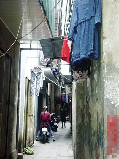 Áo phơi ngổn ngang ngay giữa đường. >>Phát hoảng: Vợ Mai An Tiêm dùng nhan sắc bẫy cá về thịt >>Truyện "Cây tre trăm đốt": Con gái Phú ông "mua chồng" ngoài chợ >>Những nữ sinh diện áo dài đẹp hơn vẻ xuân thì của Mai Phương Thúy (P25) Áo phơi ngổn ngang ngay giữa đường. >>Phát hoảng: Vợ Mai An Tiêm dùng nhan sắc bẫy cá về thịt >>Truyện "Cây tre trăm đốt": Con gái Phú ông "mua chồng" ngoài chợ >>Những nữ sinh diện áo dài đẹp hơn vẻ xuân thì của Mai Phương Thúy (P25)