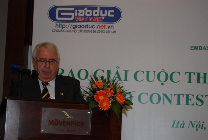 Ngài Joe Costello, Bộ trưởng phụ trách Thương mại và Phát triển Ireland phát biểu trong buổi lễ.