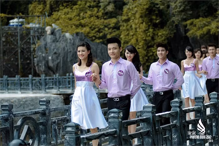 <<HOTGIRL HỌC V IỆN BÁO CHÍ ĐẸP RẠNG NGỜI TRONG SẮC THU <<NỮ SINH ĐH PHƯƠNG ĐÔNG THƯỚT THA ÁO DÀI <<NGẨN NGƠ TRƯỚC STYLE DỄ THƯƠNG CỦA HƯƠNG ZINNIE <<HOTGIRL THANH THỦY ƯỚC MƠ LÀM CÔ GIÁO <<NÉT HỒN NHIÊN TINH NGHỊCH CỦA NỮ DIỄN VIÊN NHÍ HÀ ANH