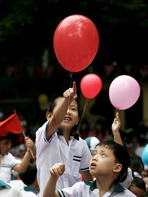 Giáo dục phải hướng tới đào tạo con người hiện đại có cá tính nhưng bao dung, biết giao tiếp và hợp tác, biết làm việc có hiệu quả, có tư duy độc lập, cởi mở với cái mới.