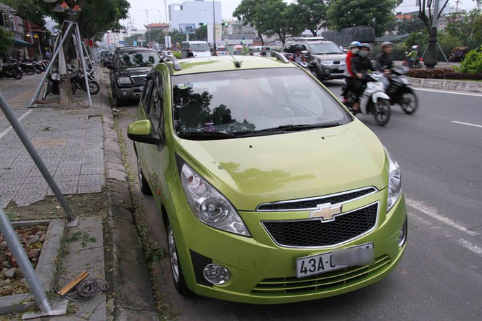 Chiếc xe Chevrolet Spark mà vợ chồng anh Vũ đang sử dụng gặp nhiều bất ổn. Ảnh Thùy Linh Chiếc xe Chevrolet Spark mà vợ chồng anh Vũ đang sử dụng gặp nhiều bất ổn. Ảnh Thùy Linh