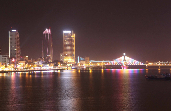 Thành phố Đà Nẵng rực sáng về đêm