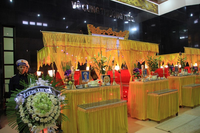 Truy điệu 5 chiến sĩ hy sinh vì tai nạn giao thông tại Nhà tang lễ Quân khu 5. Ảnh Thùy Linh Truy điệu 5 chiến sĩ hy sinh vì tai nạn giao thông tại Nhà tang lễ Quân khu 5. Ảnh Thùy Linh