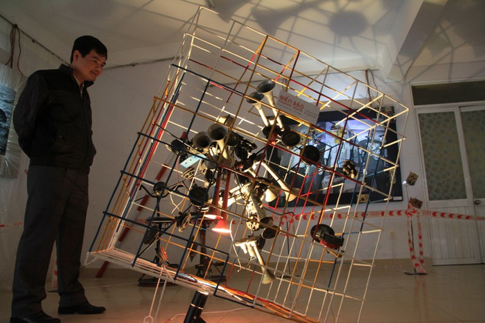 Triển lãm do Liên Hiệp các Hội Văn học nghệ thuật TP Đà Nẵng phối hợp với Ban ATGT TP và nghệ sỹ nhiếp ảnh Mỹ Dũng thực hiện. Triển lãm do Liên Hiệp các Hội Văn học nghệ thuật TP Đà Nẵng phối hợp với Ban ATGT TP và nghệ sỹ nhiếp ảnh Mỹ Dũng thực hiện.