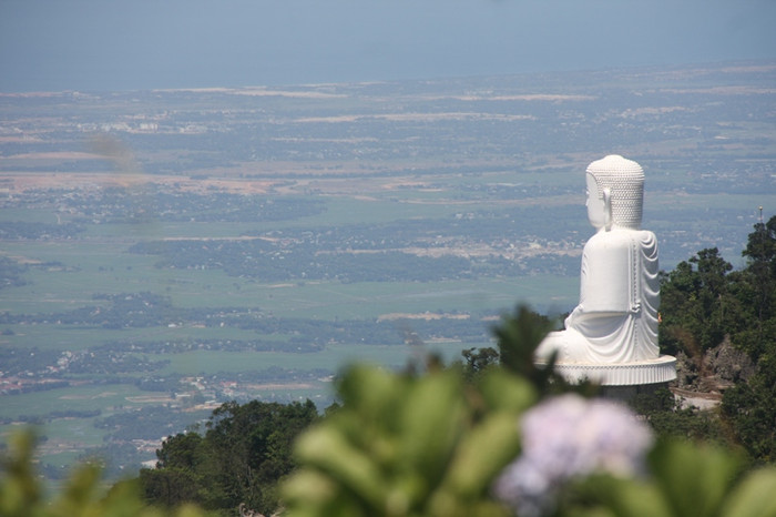 Từ Bà Nà Hills nhìn về thành phố