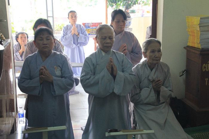 Từ khi còn giữ chức Chủ tịch UBND TP và Bí thư Thành ủy Đà Nẵng, với nhiều quyết sách "hợp lòng dân" của mình, ông Nguyễn Bá Thanh đã được người dân yêu mến và thấy gần gũi. Khi nghe tin ông Thanh bị bệnh nặng, nhiều người cảm thấy giống như người thân của mình bị trọng bệnh... Từ khi còn giữ chức Chủ tịch UBND TP và Bí thư Thành ủy Đà Nẵng, với nhiều quyết sách "hợp lòng dân" của mình, ông Nguyễn Bá Thanh đã được người dân yêu mến và thấy gần gũi. Khi nghe tin ông Thanh bị bệnh nặng, nhiều người cảm thấy giống như người thân của mình bị trọng bệnh...