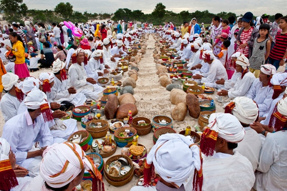 Chỉ sau hơn 2 tháng phát động, cuộc thi đã nhận được 4.402 tác phẩm ảnh, trong đó 2.795 tác phẩm ảnh đơn và 254 bộ ảnh, bao gồm: Di sản thiên nhiên; Di sản văn hoá vật thể (kiến trúc, điêu khắc, thủ công mỹ nghệ…); Di sản văn hoá phi vật thể (âm nhạc, ca múa, lễ hội, trò chơi dân gian, tín ngưỡng, tôn giáo…), và ảnh đời sống. Chỉ sau hơn 2 tháng phát động, cuộc thi đã nhận được 4.402 tác phẩm ảnh, trong đó 2.795 tác phẩm ảnh đơn và 254 bộ ảnh, bao gồm: Di sản thiên nhiên; Di sản văn hoá vật thể (kiến trúc, điêu khắc, thủ công mỹ nghệ…); Di sản văn hoá phi vật thể (âm nhạc, ca múa, lễ hội, trò chơi dân gian, tín ngưỡng, tôn giáo…), và ảnh đời sống.