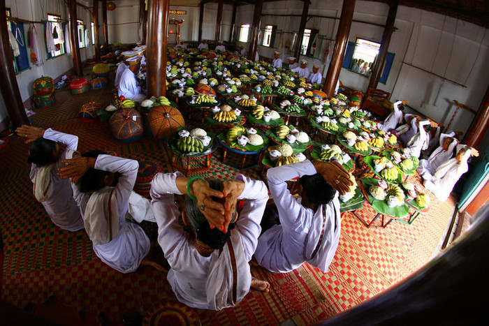 Ông Nick Yoshida- Chủ tịch kiêm Tổng giám đốc Công ty TNHH Canon Marketing Việt Nam chia sẻ:Tôi vô cùng bất ngờ trước vẻ đẹp bình dị, thân thương trong cảnh vật và con người Việt Nam, dưới góc nhìn độc đáo và đa chiều của các nhiếp ảnh gia Việt tài năng. Ông Nick Yoshida- Chủ tịch kiêm Tổng giám đốc Công ty TNHH Canon Marketing Việt Nam chia sẻ:Tôi vô cùng bất ngờ trước vẻ đẹp bình dị, thân thương trong cảnh vật và con người Việt Nam, dưới góc nhìn độc đáo và đa chiều của các nhiếp ảnh gia Việt tài năng.