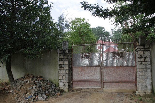 ...xung quanh quần thể biệt thự của tướng Thạch "cổng kín cao tường". Ảnh Thùy Linh