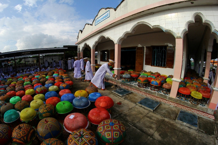 Có 12 ảnh (gồm 1 bộ 8 ảnh và 3 ảnh đơn) về đời sống và văn hóa Chăm được trưng bày tại triển lãm. Có 12 ảnh (gồm 1 bộ 8 ảnh và 3 ảnh đơn) về đời sống và văn hóa Chăm được trưng bày tại triển lãm.