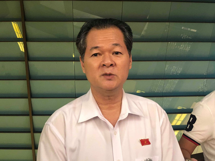 Đại biểu Trương Minh Hoàng trao đổi với phóng viên. Ảnh: Đ.T Đại biểu Trương Minh Hoàng trao đổi với phóng viên. Ảnh: Đ.T