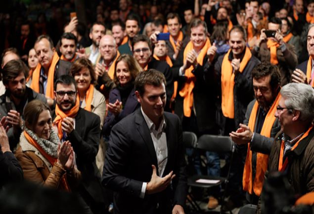 Sự ủng hộ tăng đột biến dành cho ông Albert Rivera và Ciudadanos – một xu hướng chính trị mới đã bắt đầu tại Tây Ban Nha. Ảnh: Telegraph. Sự ủng hộ tăng đột biến dành cho ông Albert Rivera và Ciudadanos – một xu hướng chính trị mới đã bắt đầu tại Tây Ban Nha. Ảnh: Telegraph.