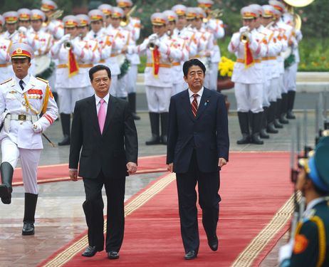 Thủ tướng Nguyễn Tấn Dũng và Thủ tướng Nhật Bản Shinzo Abe, ảnh: Asahi. Thủ tướng Nguyễn Tấn Dũng và Thủ tướng Nhật Bản Shinzo Abe, ảnh: Asahi.