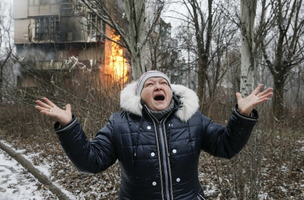 Đến bao giờ người dân Ukraine mới lại được sống cuộc đời yên ổn? Ảnh: Washington Post. Đến bao giờ người dân Ukraine mới lại được sống cuộc đời yên ổn? Ảnh: Washington Post.