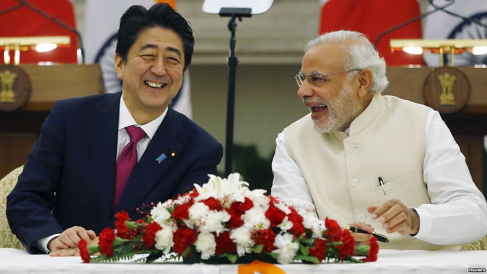 Thủ tướng Nhật Bản Shinzo Abe và Thủ tướng Ấn Độ Narendra Modi, ảnh: VOA. Thủ tướng Nhật Bản Shinzo Abe và Thủ tướng Ấn Độ Narendra Modi, ảnh: VOA.