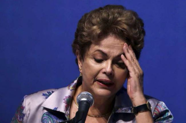 Bà Rousseff mệt mỏi và bế tắc. Ảnh: Reuters. Bà Rousseff mệt mỏi và bế tắc. Ảnh: Reuters.