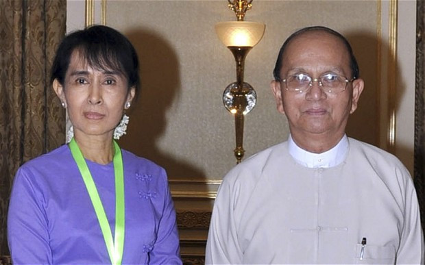 Bà Aung San Suu Kyi và Tổng thống Thein Sein, ảnh: AP.