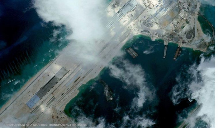 Liệu Trung Quốc đã giải ngân bao nhiêu trong số 40 tỉ USD quỹ Con đường Tơ lụa trên biển thế kỷ 21 vào việc xây dựng đảo nhân tạo bất hợp pháp ở Trường Sa, Khánh Hòa, Việt Nam? Ảnh: Bãi đá Chữ Thập bị bồi lấp thành đảo nhân tạo và căn cứ quân sự. Liệu Trung Quốc đã giải ngân bao nhiêu trong số 40 tỉ USD quỹ Con đường Tơ lụa trên biển thế kỷ 21 vào việc xây dựng đảo nhân tạo bất hợp pháp ở Trường Sa, Khánh Hòa, Việt Nam? Ảnh: Bãi đá Chữ Thập bị bồi lấp thành đảo nhân tạo và căn cứ quân sự.