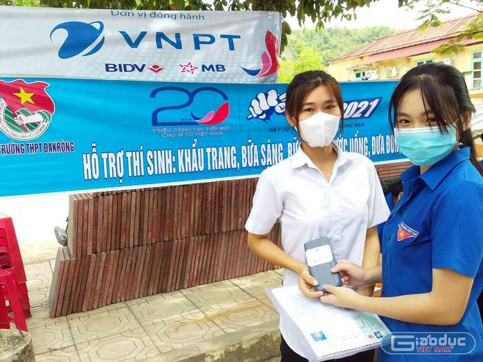 Hoạt động tiếp sức mùa thi ở trường Trung học phổ thông Đakrông được đánh giá cao. Ảnh: TP Hoạt động tiếp sức mùa thi ở trường Trung học phổ thông Đakrông được đánh giá cao. Ảnh: TP