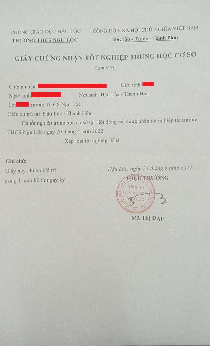 Học sinh Trường Trung học cơ sở Ngư Lộc đã được cấp giấy chứng nhận tốt nghiệp Trung học cơ sở tạm thời từ ngày 24/5/2022. Ảnh: Độc giả cung cấp