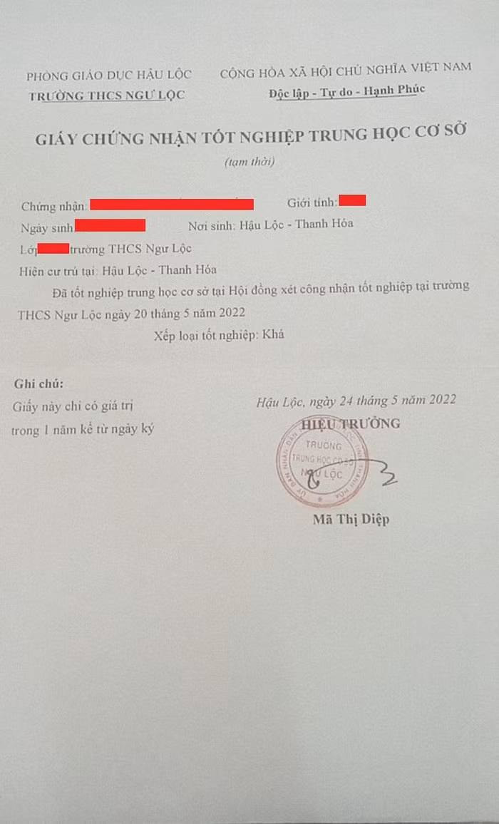 Học sinh Trường Trung học cơ sở Ngư Lộc đã được cấp giấy chứng nhận tốt nghiệp Trung học cơ sở tạm thời từ ngày 24/5/2022. Ảnh: Độc giả cung cấp