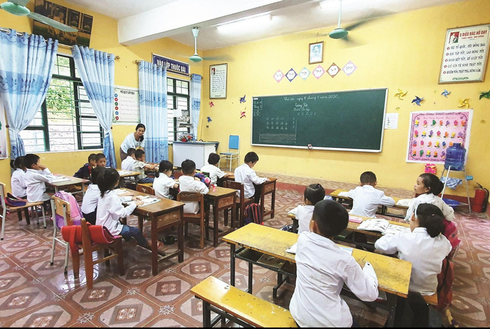 Sở Giáo dục và Đào tạo Thanh Hóa yêu cầu cấm các trường học tổ chức dạy thêm, học thêm trong thời gian nghỉ hè. Ảnh minh họa: lớp 1-Trường Tiểu học Trung Thượng, huyện Quan Sơn, Thanh hóa/ Báo Dân tộc và Phát triển Sở Giáo dục và Đào tạo Thanh Hóa yêu cầu cấm các trường học tổ chức dạy thêm, học thêm trong thời gian nghỉ hè. Ảnh minh họa: lớp 1-Trường Tiểu học Trung Thượng, huyện Quan Sơn, Thanh hóa/ Báo Dân tộc và Phát triển