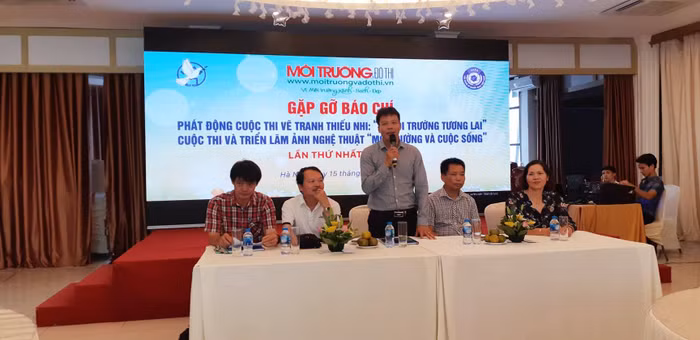 Tiến sĩ, luật sư Đồng Xuân Thụ - Tổng biên tập Tạp chí Môi trường và Đô thị Việt Nam phát biểu.