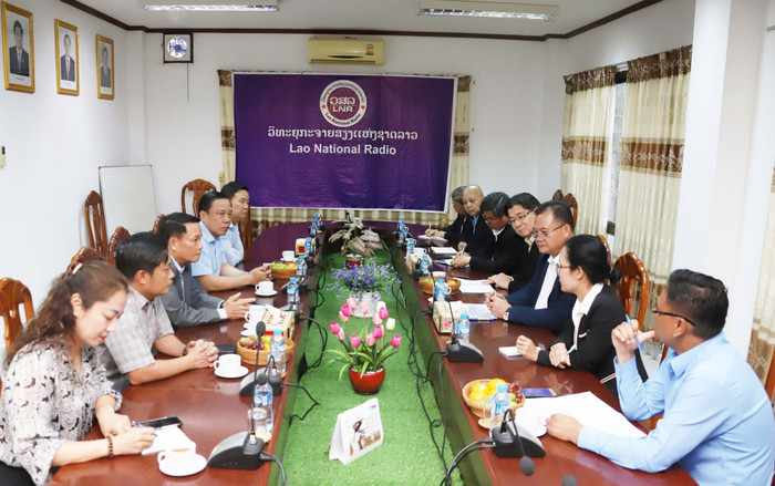 Đoàn đại biểu Hội Nhà báo Việt Nam làm việc với Đài Phát thanh Quốc gia Lào. Ảnh: Xuân Tú/PV TTXVN tại Lào Đoàn đại biểu Hội Nhà báo Việt Nam làm việc với Đài Phát thanh Quốc gia Lào. Ảnh: Xuân Tú/PV TTXVN tại Lào