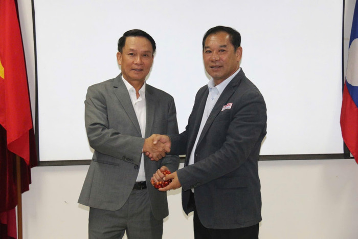 Ông Vanxay Tavinyan- Tổng biên tập Báo Pasaxon (Nhân dân), Phó Trưởng Bản Tuyên huấn TW Lào và ông Nguyễn Đức Lợi, Phó Chủ tịch Thường trực Hội Nhà báo Việt Nam. Ông Vanxay Tavinyan- Tổng biên tập Báo Pasaxon (Nhân dân), Phó Trưởng Bản Tuyên huấn TW Lào và ông Nguyễn Đức Lợi, Phó Chủ tịch Thường trực Hội Nhà báo Việt Nam.