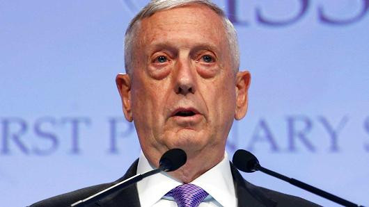 Bộ trưởng Quốc phòng Mỹ James Mattis tại Đối thoại An ninh Shangri-la, ảnh: CNBC.