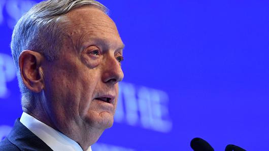 Bộ trưởng Quốc phòng Mỹ James Mattis tại Đối thoại Shangri-la năm nay, ảnh: CNBC.