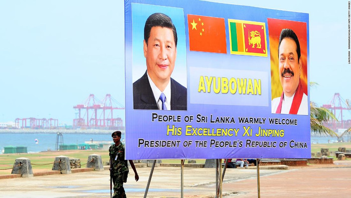 Hình ảnh ông Tập Cận Bình và ông Mahinda Rajapaksa tại cảng Hambantota. Ảnh: CNN. Hình ảnh ông Tập Cận Bình và ông Mahinda Rajapaksa tại cảng Hambantota. Ảnh: CNN.